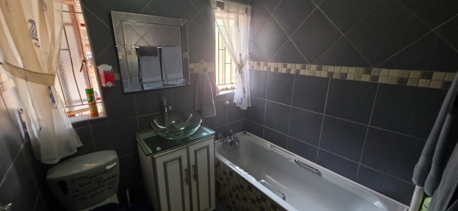 3 Bedroom Property for Sale in Flimieda North West
